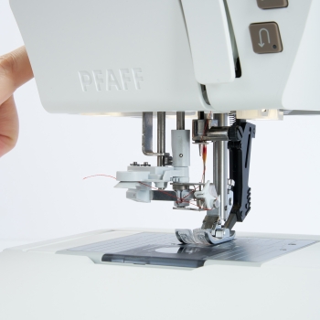 PFAFF creative elevate 680 (inkl. Stickeinheit)